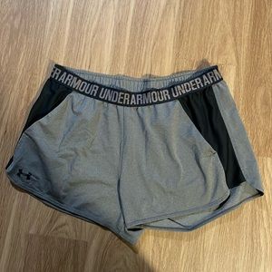 Grey & Black XL Under Armour Loose Running Shorts with Pockets!